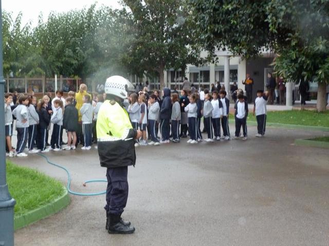 Els escolars de Vila-real aprenen a actuar en situacions d'emergncia amb els cursos d'autoprotecci i simulacres de Protecci Civil