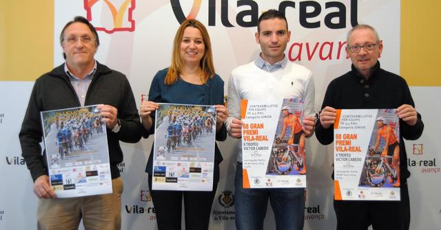 Silvia Gmez, con representantes del Club Cicilismo Villarreal y el Club Ciclista Joan Bta. Llorens