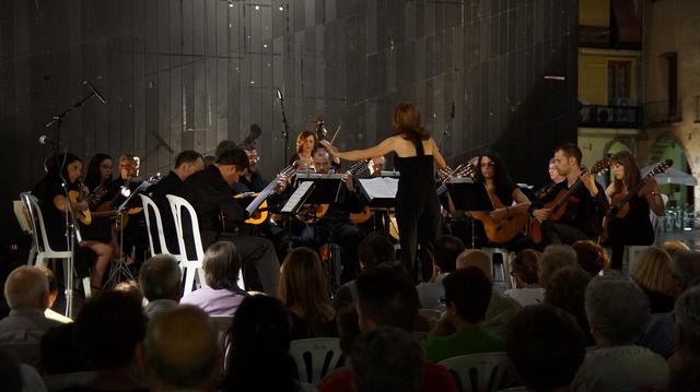L'Orquestra de Pols i Pua Francesc Trrega dna la benvinguda al nou festival Plectre a la fresca 