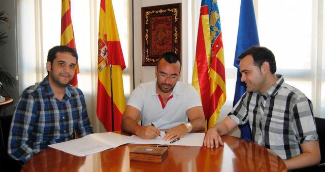 Firma del convenio con Juventud Antoniana 2014