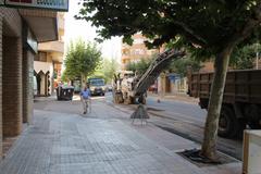 Treballs de repavimentaci en l'avinguda de Francesc Trrega