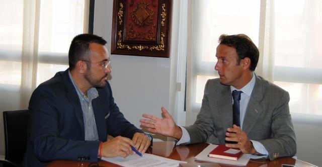 El alcalde, Jos Benlloch, se rene con el director general del Deporte, Mateo Castell