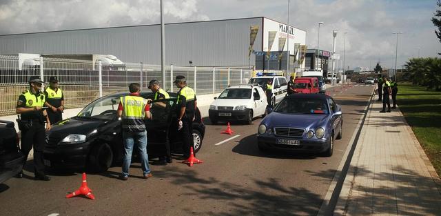 La Polica Local de Vila-real lleva a cabo controles de deteccin de drogas a los conductores para prevenir accidentes 
