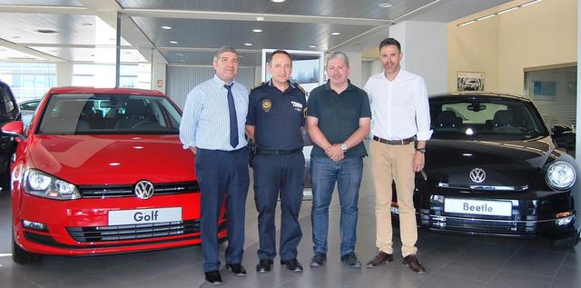 Javier Serralvo i Jos Ramn Nieto visiten Auto-real, concessionari de Volkswagen