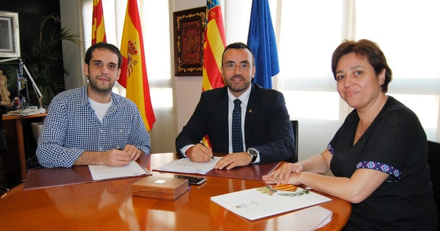 Firma del convenio 2015 con Juventud Antoniana