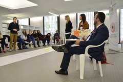 El alcalde visita las sesiones de 'coworking' de Vilabeca_2