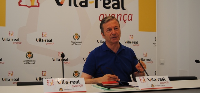Eduardo Prez presenta el jurat del Certamen Literari Ciutat de Vila-real