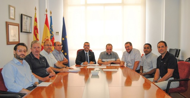 Signatura de l'acord amb Carmelites per a la construcci del nou Campi Llorens_2