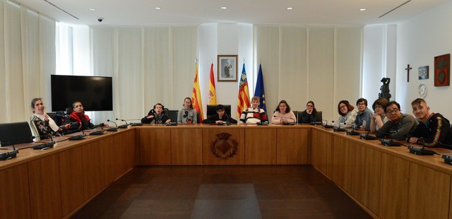 Alumnos de La Panderola visitan el Ayuntamiento