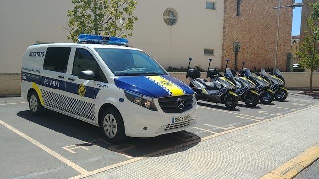 Motos y furgoneta nuevas de la Polica Local