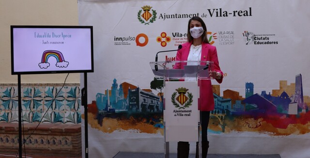 La regidora Aida Beteta ha presentat el projecte d'activitats educatives complementries Educavila Diveraprn