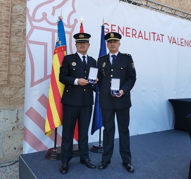 Ramn Martnez i Carlos Garca Alzas reben la Medalla de Plata al mrit policial de la Generalitat