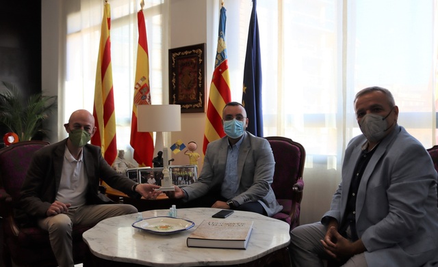 El alcalde recibe a Josep Lzaro y Ral Puchol, de COPE Castelln