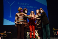 Entrega del premio de la Nit d'Escola Valenciana a la Concejala de Normalizacin Lingstica