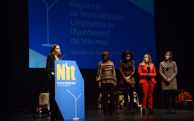 Lliurament del premi de la Nit d'Escola Valenciana a la Regidoria de Normalitzaci Lingstica _1