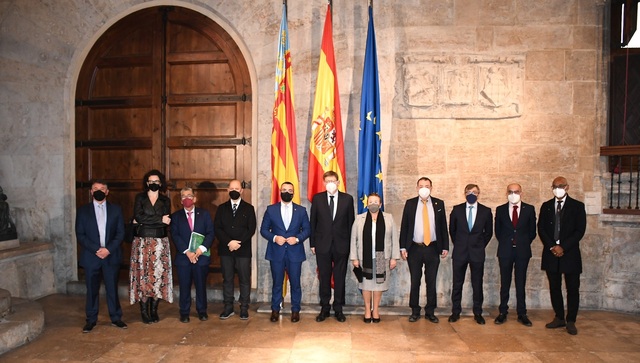 Recepci del president del Consell, Ximo Puig, a l'alcalde i representants de Vila-real