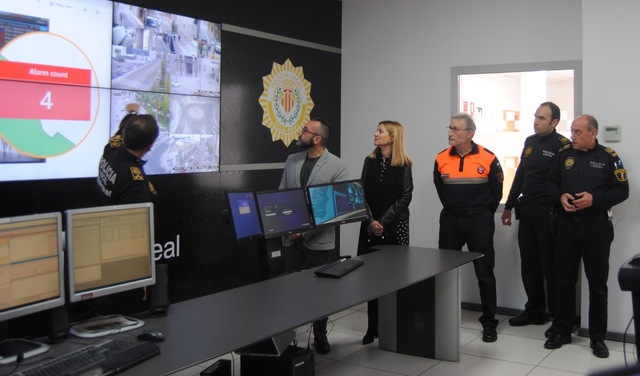 Imagen de archivo de una visita del alcalde y la concejala de Seguridad Pblica a la Jefatura de Polica Local