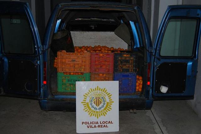 La Policia Local evita otro robo de casi mil kilos de naranjas en un huerto y detiene a dos personas