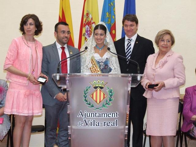 Las fiestas recuerdan a sus reinas y damas de hace 25 y 50 a�os