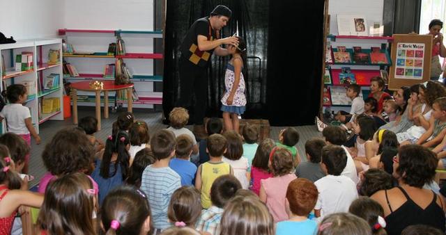 Cuentacuentos en la biblioteca infantil