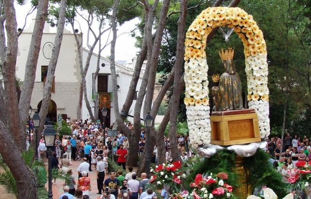 El retorn de la Mare de Du de Grcia a l'ermita acomiada les festes