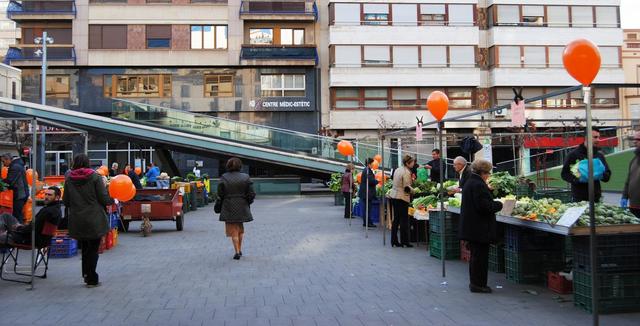 La II Fira Citrcola se promociona en el mercado del viernes