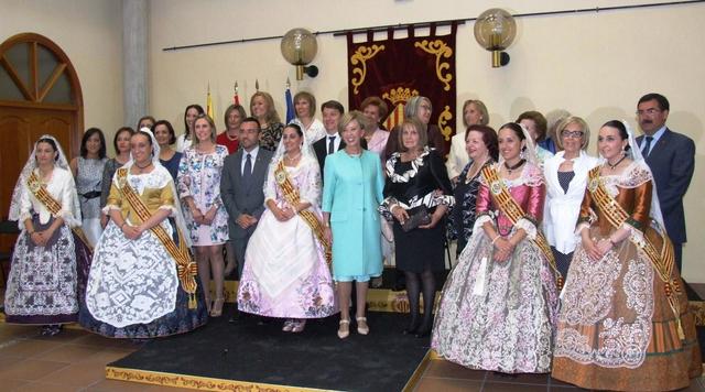 Homenaje a la reina y damas de 1964 y 1989_3