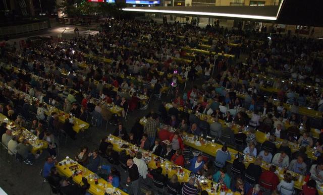 Macrocena de vecinos Sant Pasqual 2014