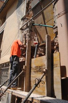 Restituci de muralla medieval al carrer de la Cova Santa_1