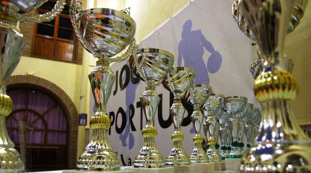 Entrega de trofeos de los Juegos Deportivos Locales 2013-2014. Fiestas de la Mare de Du de Grcia 2014_1