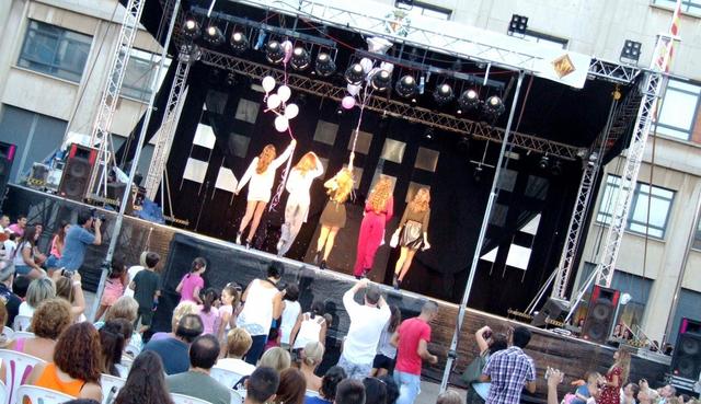 Moda al carrer. Festes de la Mare de Du de Grcia 2014