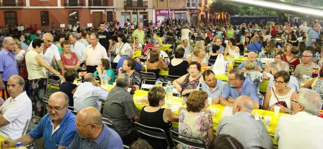 V Cena de vecinos. Fiestas de la Mare de Du de Grcia 2014_3