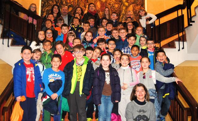 Alumnes de Botnic Calduch visiten l'Ajuntament_1