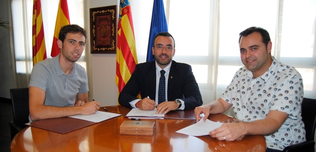 Firma del convenio con Els Llusos 2015