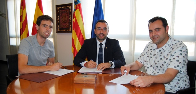 Signatura del conveni amb Els Llusos 2015