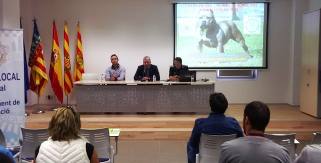 Curso de la Polica Local de intervencin con animales