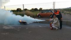 Curso de extincin de incendios en el Laude British School_2