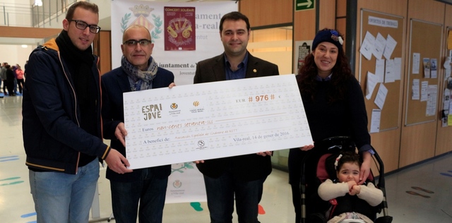 Entrega del cheque del concierto solidario de la Banda Joven