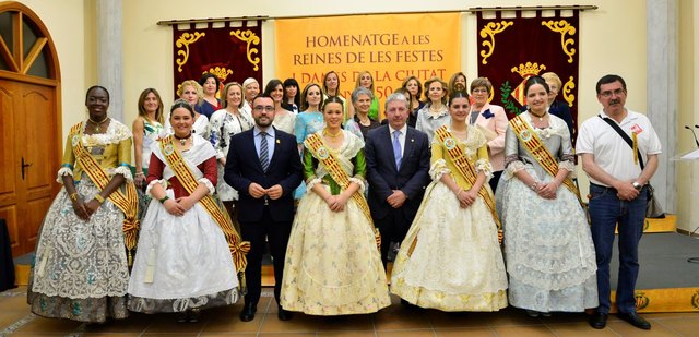 Homenaje a la reina i damas de 1966 y 1991