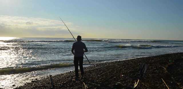 Pescador en la desembocadura del Millars