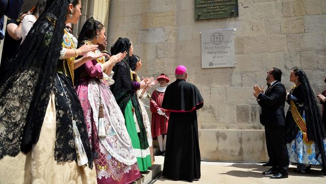 Descubrimiento de la placa del centenario del patronazgo de san Pascual_1