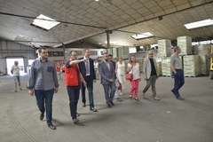 Visita al banc d'aliments de Creu Roja