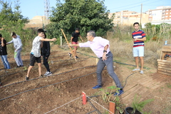 Usuarios de Espardenyers, en los huertos urbanos_6