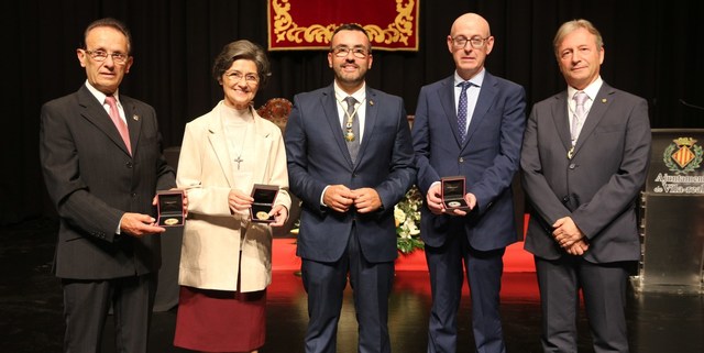 Medallas de la Ciudad a Els XIII, Consolacin y COPE