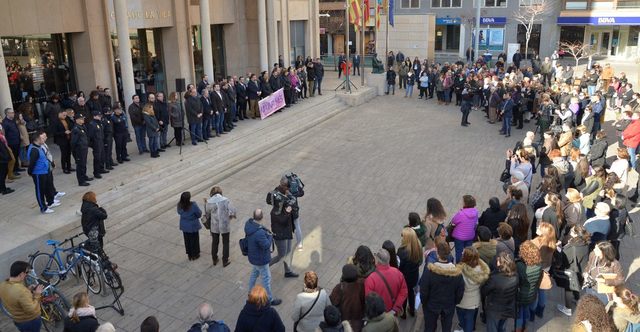 Tres minutos de silencio por el asesinato machista de Andrea Carballo_2