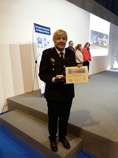 La inspectora Rosana Gallardo recibe la Medalla al Mérito Policial