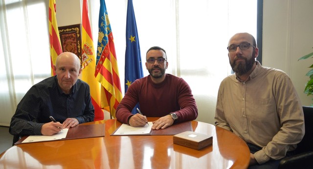 Firma del acuerdo de los Premios Maig-Memorial Pasqual Batalla