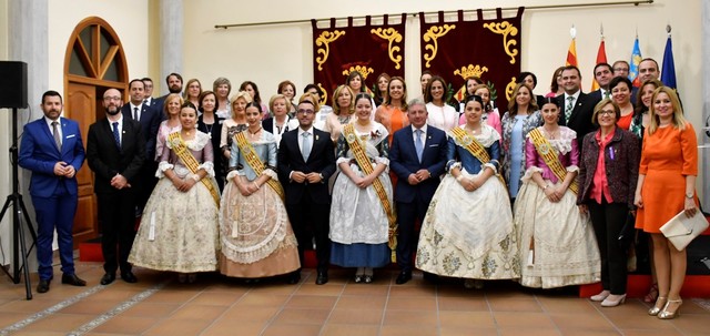 Homenaje a la reina y damas de 1968 y 1993_2