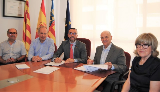 Firma del convenio del CRIS con Manantial