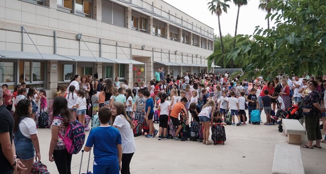 Primer da de colegio en Angelina Abad